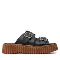 Klapki Clarks. Czarne klapki damskie Clarks, bez wzorów, bez obcasa. Za 279.99 zł.