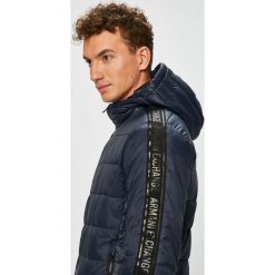 Armani Exchange - Kurtka. Niebieskie kurtki męskie Armani Exchange, m, bez wzorów, z materiału, z kapturem. W wyprzedaży za 799.90 zł.