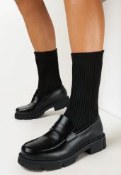 Czarne Wsuwane Botki w Stylu Mokasynów z Elastyczną Cholewką Valarele. Czarne botki damskie Born2be, bez obcasa, na płaskiej podeszwie, bez zapięcia. Za 139.99 zł.