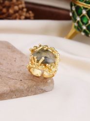 Pierres delicates Pozłacany pierścionek z kamieniem szlachetnym rozmiar: onesize. Szare pierścionki damskie Pierres delicates, pozłacane. Za 39.99 zł.