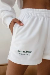 Szorty z dzianiny dresowej z haftem zielonym w kolorze CHEMICAL WHITE - LE PETIT. Białe spodenki sportowe damskie Marsala, bez wzorów, z bawełny, casualowe, z podwyższonym stanem. Za 189.90 zł.