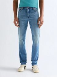 MESKIE SPODNIE WRANGLER TEXAS SLIM HARBOR BLUE 112377811. Niebieskie spodnie materiałowe męskie Wrangler, bez wzorów. Za 219.99 zł.