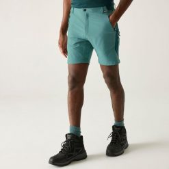 Szorty Regatta Mountain. Czarne szorty męskie Regatta, bez wzorów, z elastanu. Za 149.99 zł.