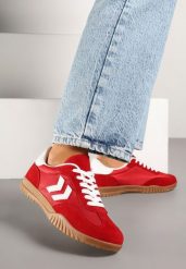 Czerwone Sneakersy Typu Kultowe Tenisówki Zdobione Przeszyciami Naporae. Czerwone trampki i tenisówki damskie Renee, z aplikacjami, z jeansu. Za 79.99 zł.