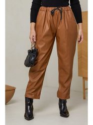 Curvy Lady Spodnie w kolorze karmelowym ze skóry syntetycznej rozmiar: 44/46. Brązowe spodnie materiałowe damskie Curvy Lady, bez wzorów, ze skóry, klasyczne, z standardowym stanem. Za 101.70 zł.