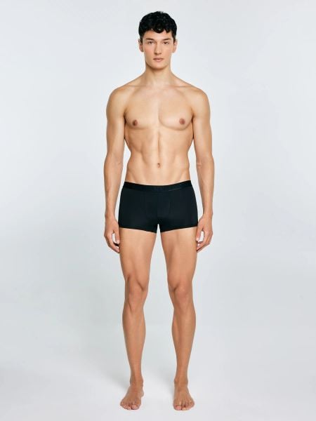 Bokserki męskie z mikrofibry stay dry czarne Bilbo 906. Czarne bokserki męskie Big Star, z aplikacjami, z bawełny. W wyprzedaży za 39.99 zł.