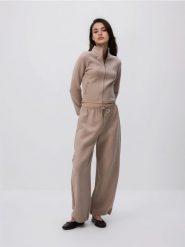 Rozpinana bluza ze stójką - brązowy. Brązowe bluzy bez kaptura damskie Reserved, l, z dzianiny. Za 119.99 zł.