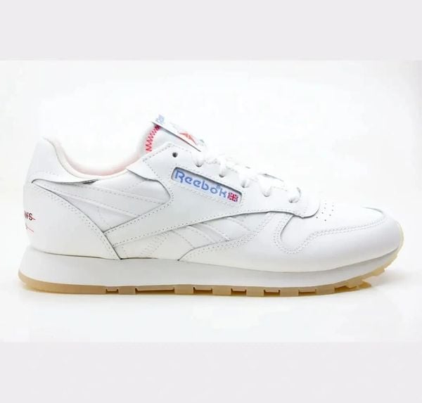 Damskie buty sportowe sportowa estetyka CLASSIC SNEAKERS. Białe buty sportowe na co dzień damskie Reebok, bez wzorów, trekkingowe, reebok classic. Za 405.00 zł.