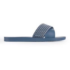 Klapki damskie Ipanema Street II. Niebieskie klapki damskie Ipanema, bez wzorów, bez obcasa. Za 119.00 zł.
