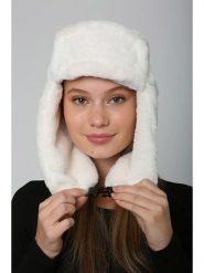 Lucky Bees Czapka w kolorze białym rozmiar: onesize. Białe czapki zimowe damskie Lucky Bees, z futra. Za 43.99 zł.