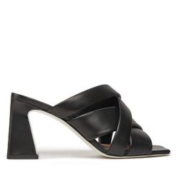 Klapki Pollini. Czarne klapki damskie Pollini, bez wzorów, bez obcasa. Za 1,729.00 zł.