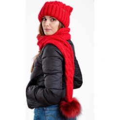 Czapka w Warkocze z Wywijanym Mankietem - Czerwona. Czerwone czapki zimowe damskie Awama, z materiału. Za 179.90 zł.