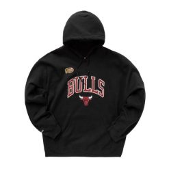 Bluza z kapturem łukowym Chicago Bulls 2021/22. Czarne bluzy z kapturem męskie Mitchell & Ness. Za 369.50 zł.