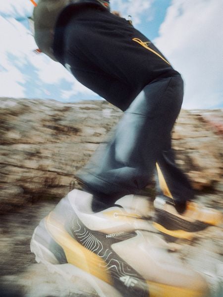 4F Niskie buty trekkingowe męskie - żółte 46. Żółte buty trekkingowe męskie 4f, na jesień, bez zapięcia, trekkingowe. Za 349.99 zł.