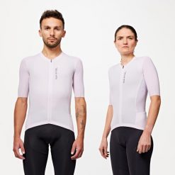 Koszulka rowerowa szosowa Van Rysel Racer 2. Fioletowe t-shirty sportowe męskie VAN RYSEL, l, z elastanu, bez ramiączek, rowerowe. Za 239.99 zł.