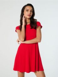 Prążkowana sukienka mini - czerwony. Czerwone sukienki damskie Sinsay, l, bez wzorów, prążkowane, bez kołnierzyka, bez ramiączek, mini. Za 49.99 zł.