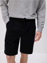 Dresowe szorty regular fit - czarny. Czarne szorty męskie Reserved, z bawełny, bez kołnierzyka. Za 79.99 zł.