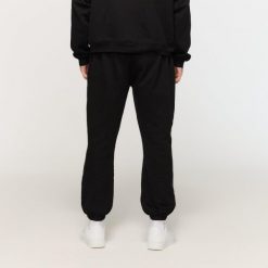 Spodnie męskie fitness oversize ze sznurkiem Varsity czarne. Czarne spodnie sportowe męskie GYMBEAM, z bawełny. Za 126.90 zł.
