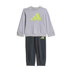 Zestaw bluza i spodnie dresowe niemowlęce adidas Essentials. Brązowe bluzy i bluzki niemowlęce Adidas, bez wzorów, z dresówki, bez ramiączek, długie, bez kaptura. Za 198.40 zł.