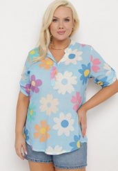 Jasnoniebieska Wiskozowa Koszula Zapinana na Guziki z Rękawem Długości 3/4 i Wzorem w Kwiaty Xebbia. Niebieskie koszule damskie Born2be, bez wzorów, z jeansu, biznesowe, bez kołnierzyka, bez ramiączek. Za 89.99 zł.