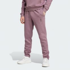 Spodnie Real Madrid Seasonal. Fioletowe spodnie dresowe męskie Adidas, bez wzorów, z dresówki. Za 299.00 zł.