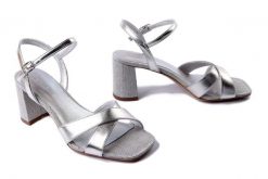 TAMARIS 1-28320-44 957 platinum, sandały damskie. Szare sandały damskie Tamaris, bez wzorów, z gumy, bez obcasa. Za 209.93 zł.