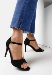 Czarne Sandały Prisertise. Czarne sandały damskie Born2be, z aplikacjami, ze skóry, bez obcasa, na obcasie. Za 109.99 zł.