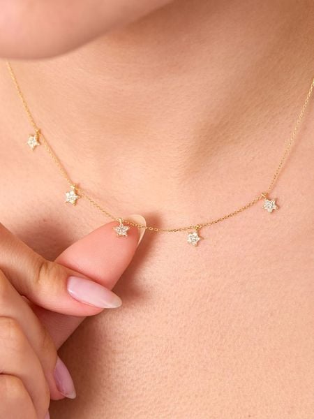 Lodie Silver Srebrny naszyjnik z elementami ozdobnymi rozmiar: onesize. Szare naszyjniki damskie Lodie Silver, srebrne. Za 78.99 zł.