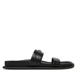 Klapki MICHAEL Michael Kors. Czarne klapki damskie MICHAEL Michael Kors, bez wzorów, bez obcasa. Za 489.99 zł.