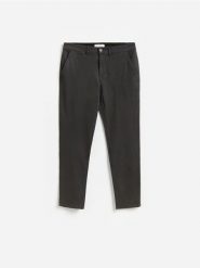 Spodnie slim fit z lyocellem - ciemnoszary. Szare spodnie materiałowe męskie Reserved, bez wzorów, z lyocellu. Za 149.99 zł.