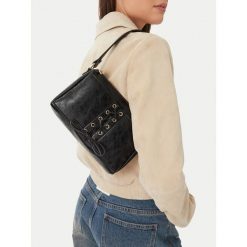 Torebka JENNY. Czarne torebki klasyczne damskie Jenny, bez wzorów, bez dodatków. Za 129.99 zł.