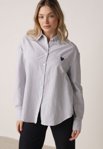 Niebieska Koszula z Bawełną w Paski Ozdobiona Haftem Sercem Sewriva. Niebieskie koszule damskie Born2be, bez wzorów, z bawełny, klasyczne, bez kołnierzyka, bez ramiączek. Za 79.99 zł.