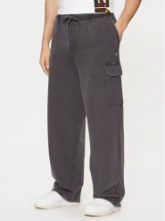 Guess Spodnie dresowe M5RB18 KC2B1 Szary Regular Fit. Szare spodnie dresowe męskie Guess, z aplikacjami, z bawełny. Za 259.99 zł.