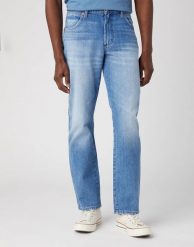 WRANGLER TEXAS MĘSKIE SPODNIE JEANSOWE WAVE LENGTH W121EI521. Spodnie materiałowe męskie Wrangler, bez wzorów, z jeansu. Za 229.99 zł.