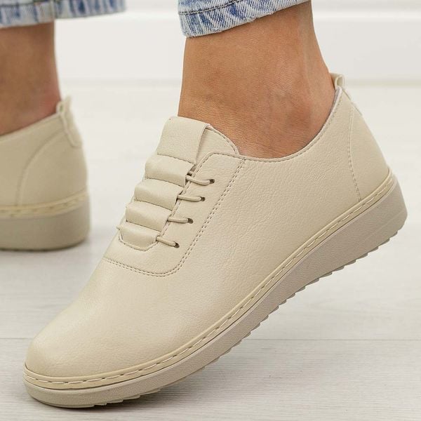 Beżowe półbuty damskie Unisoft 5933. Brązowe półbuty damskie Jezzi, bez wzorów, z jeansu, biznesowe, z okrągłym noskiem, bez obcasa, na płaskiej podeszwie. Za 149.00 zł.