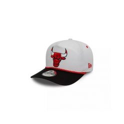 Czapka typu snapback New Era NBA Chicago Bulls. Białe czapki męskie New Era, bez wzorów. Za 202.95 zł.