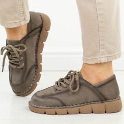 Taupe skórzane półbuty damskie Filippo Dp8180/26. Półbuty damskie Filippo, bez wzorów, z jeansu, klasyczne, z okrągłym noskiem, bez obcasa, na płaskiej podeszwie. Za 279.00 zł.