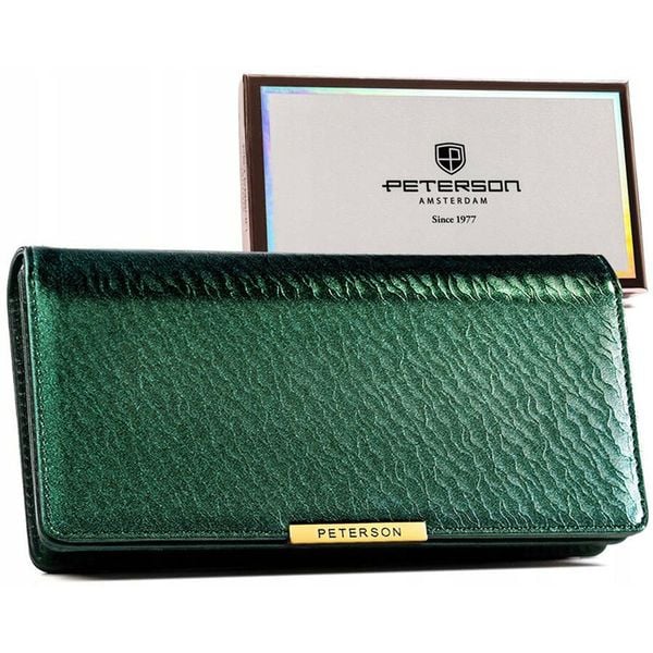 Zielony portfel damski ze skóry ekologicznej zamykany na zatrzask i suwak PTN 005-NF8 Peterson. Zielone portfele damskie Peterson, bez wzorów, ze skóry ekologicznej. Za 65.99 zł.