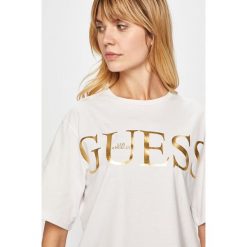 Guess Jeans - T-shirt. Czerwone t-shirty damskie Guess Jeans, m, z aplikacjami, z bawełny, bez kołnierzyka. Za 139.90 zł.