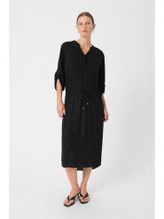 Soaked in Luxury Sukienka w kolorze czarnym rozmiar: M. Czarne sukienki damskie Soaked in Luxury, na co dzień, m, bez wzorów, z wiskozy, bez kołnierzyka, bez ramiączek, midi, proste. Za 208.99 zł.