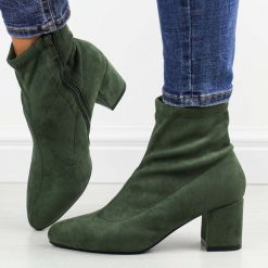 Zielone zamszowe botki damskie na obcasie M.Daszyński 2263-13. Zielone botki damskie M.Daszyński, na jesień, z materiału, eleganckie, bez obcasa, na obcasie, bez zapięcia. Za 189.00 zł.