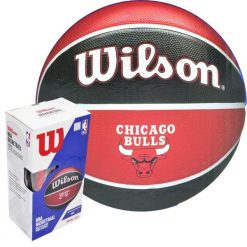 Piłka do koszykówki Wilson NBA Chicago Bulls z pompką i kartonem. Czarne obuwie trekkingowe damskie Wilson. Za 70.98 zł.