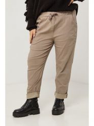 Curvy Lady Spodnie w kolorze beżowym rozmiar: 48/50. Brązowe spodnie materiałowe damskie Curvy Lady, bez wzorów, z bawełny, klasyczne, z standardowym stanem. Za 100.99 zł.