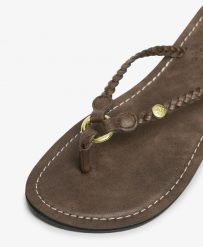 Superdry plecione klapki z ekoskóry – Fudge Brown. Brązowe klapki i japonki męskie Superdry. Za 129.40 zł.