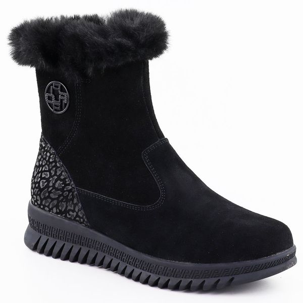 Skórzane botki damskie zamszowe z futerkiem czarne Filippo DBT7271. Czarne botki damskie Filippo, ze skóry, bez obcasa, bez zapięcia. Za 249.99 zł.