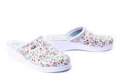SANITAL FLEX 707/I flower 15, klapki profilaktyczne damskie. Białe klapki damskie Sanital Flex, bez wzorów, ze skóry, bez obcasa, na koturnie. Za 95.92 zł.