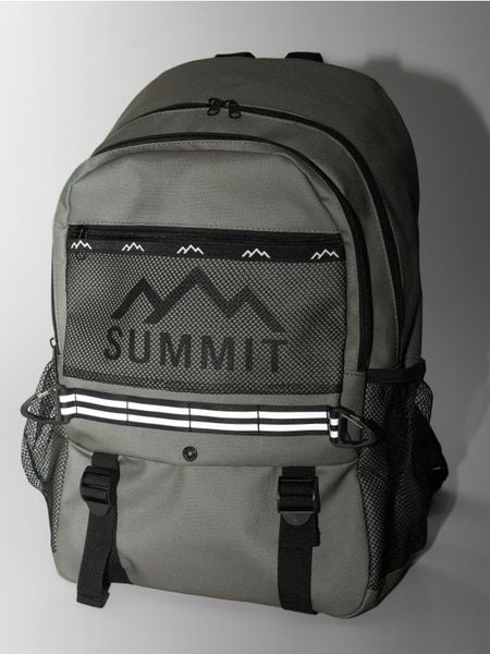 Plecak z kieszenią z siatki i motywem gór - khaki. Brązowe plecaki męskie Sinsay, bez wzorów. Za 49.99 zł.