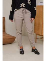 Curvy Lady Spodnie w kolorze beżowym rozmiar: 40/42. Brązowe spodnie materiałowe damskie Curvy Lady, z aplikacjami, z bawełny, klasyczne, z standardowym stanem. Za 100.99 zł.