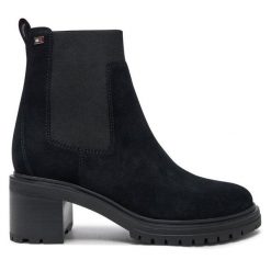 Sztyblety Tommy Hilfiger. Czarne botki damskie Tommy Hilfiger, bez obcasa, na słupku, bez zapięcia. Za 499.99 zł.