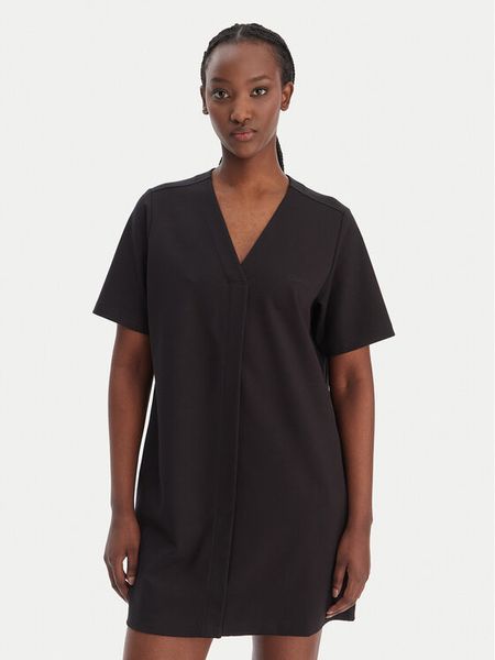 Calvin Klein Jeans Sukienka codzienna LV047E209G Czarny Regular Fit. Czarne sukienki damskie Calvin Klein Jeans, na co dzień, xs, bez wzorów, z jeansu, bez kołnierzyka, bez ramiączek, proste. Za 409.99 zł.